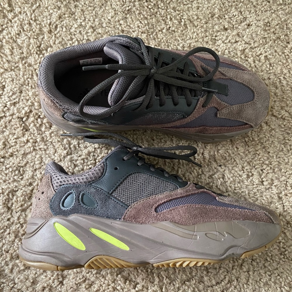Adidas Yeezy 700 Mauve Size 7.5